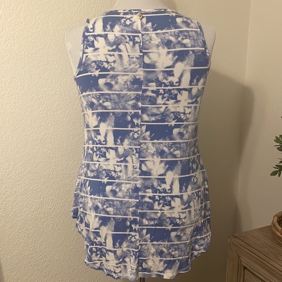 LIVI tank with detail - Picture 3 of 4